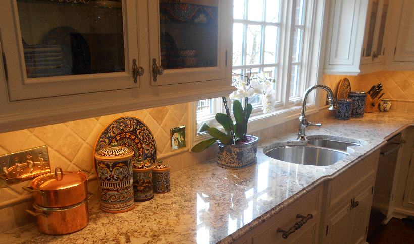 Kitchen Countertop / Granite / White Springs / Ogee Edge Detail